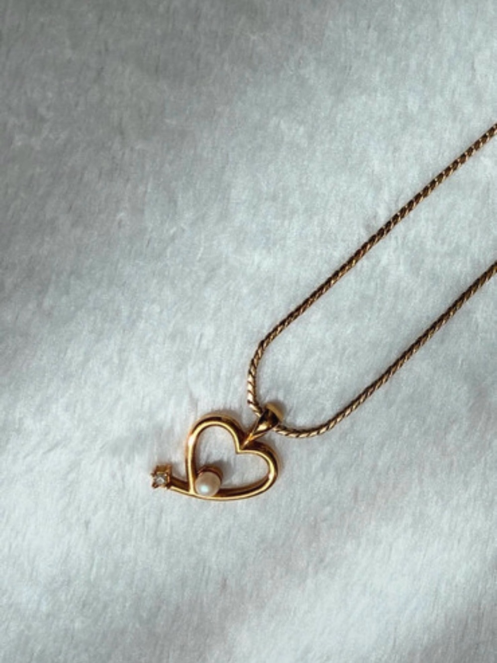 Avon Gold Heart Pendant Necklace with Pearl